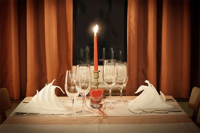 stół na romantyczną kolację