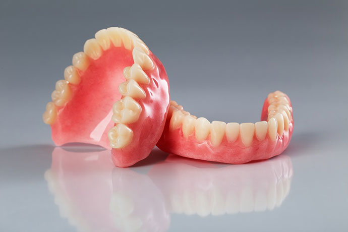 Protezy zębów – rodzaje