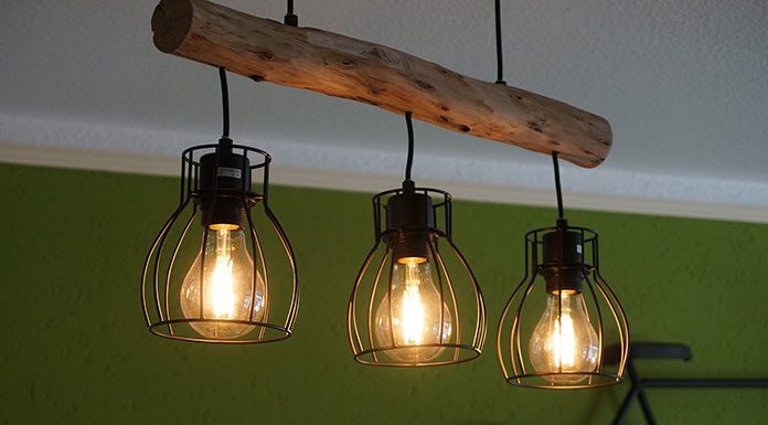 Nowoczesne lampy wiszące do salonu – co znajdziemy w ofercie producentów?