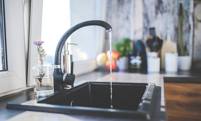 Czy zlew granitowy się rysuje?