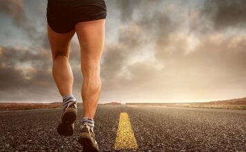 Jak sprawdzić stan łańcucha w motorze?