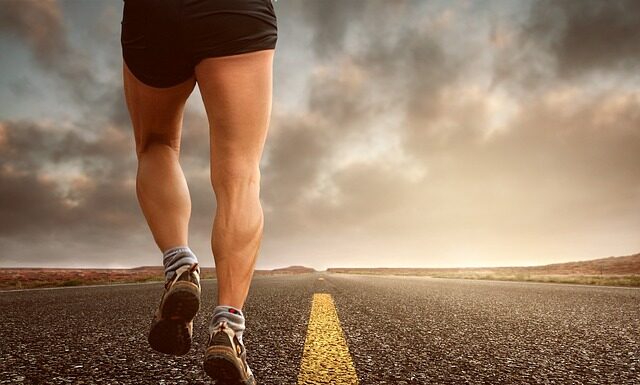 Jak sprawdzić stan łańcucha w motorze?