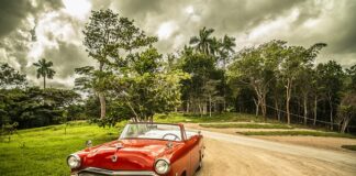 Czy samochód hybrydowy to to samo co elektryczny?