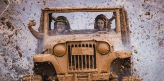 Jak usunąć naklejkę z lusterka?