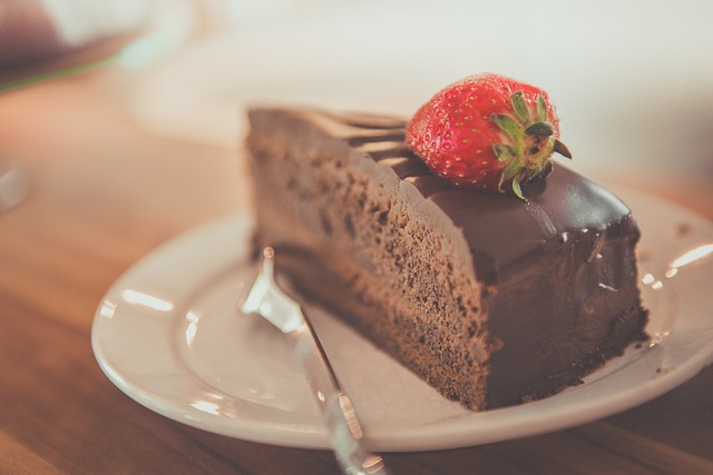 Czy ciasto drożdżowe można od razu wyjąć z piekarnika?