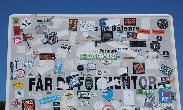 Kiedy znikną naklejki na samochód?