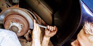 Jak poluzować napinacz?