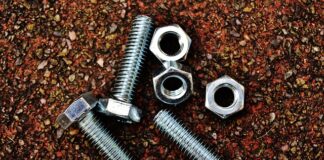 Czy smarować śruby kół?