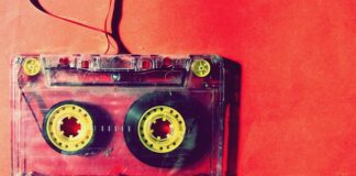 Jaka taśma do przyklejania listew samochodowych?