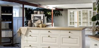 Jak przechowywanie talerzy w szufladzie?