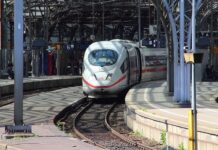 Czym odtłuścić lakier pod naklejkę?