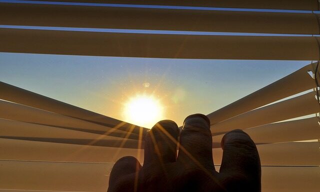 Jak Odkleić prowadnice rolety? Jak Odkleić prowadnice rolety?