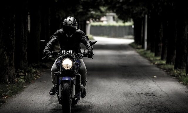 Czy można jeździć z Śruba w oponie? Czy można jeździć z Śruba w oponie?