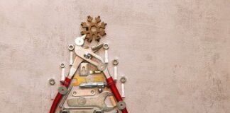 Jak odkręcić śrubę bez śrubokręta?