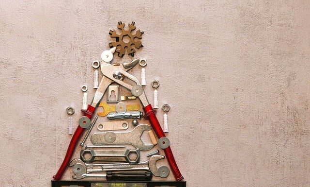 Jak odkręcić śrubę bez śrubokręta? Jak odkręcić śrubę bez śrubokręta?