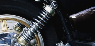 Jak napompować amortyzator bez pompki?