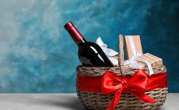 Kosz prezentowy jako uniwersalny prezent firmowy Kosz prezentowy