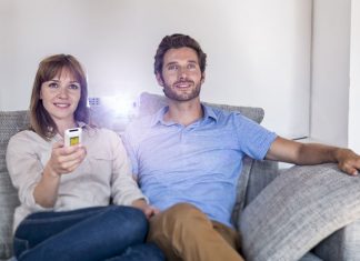 Projektor zamiast telewizora – czy warto?