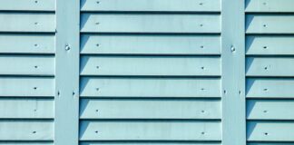 W którym miejscu listwa progowa?