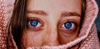 Suchość oczu jako efekt uboczny pracy przy komputerze