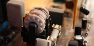 Który bezpiecznik odpowiada za świece żarowe?