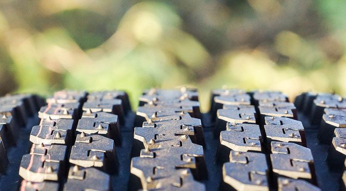 Opony całoroczne – jakie niosą korzyści