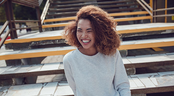 Modne bluzy damskie. Uroda przemija, styl pozostaje Modne bluzy damskie