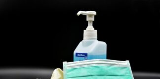 Jak założyć ochraniacz na materac?