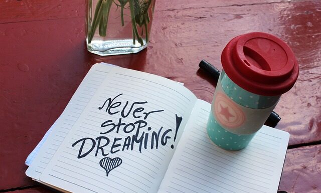 Czy można mieć napis na przedniej szybie? Czy można mieć napis na przedniej szybie?