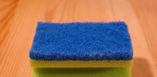 Czy oczyszczacz powietrza powinien być włączony cały czas?