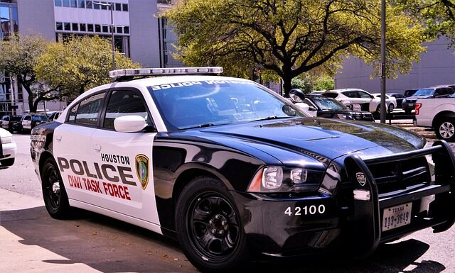 Co grozi za jazdę bez naklejki na szybie?