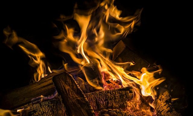 Kominek w domu, nowy czy odnowiony?