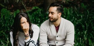 Swetry męskie z golfem - klasyczny styl w nowoczesnym wydaniu