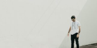 Jak dobrać idealne spodnie męskie do swojej sylwetki - Poradnik dla mężczyzn, którzy chcą znaleźć spodnie idealnie dopasowane do swojej figury.