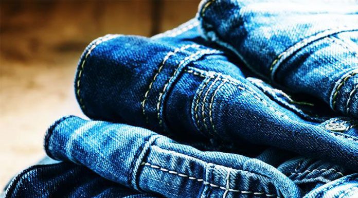 Niebieskie jeansy – klasyka w szafie każdego mężczyzny Niebieskie jeansy