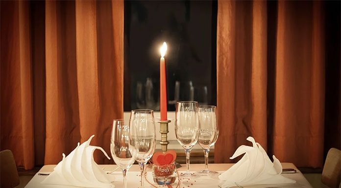 stół na romantyczną kolację