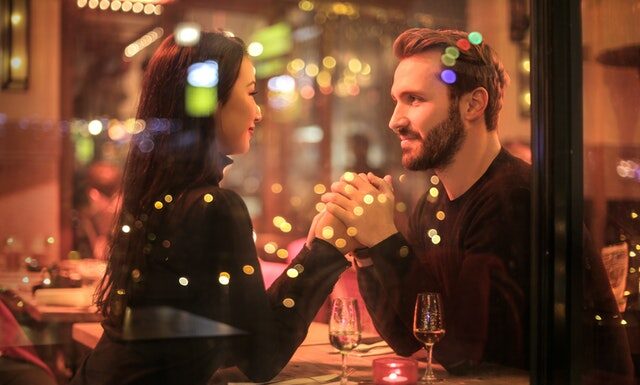 Zmysłowe rajstopy na randkę – jakie modele dodadzą ci seksapilu? Zmysłowe rajstopy na randkę