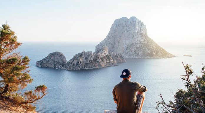 Spodenki i szorty kąpielowe męskie – wyróżnij się na plaży