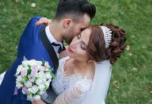 Długa sukienka weselna jest hitem