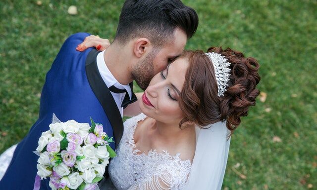 Długa sukienka weselna jest hitem Długa sukienka weselna jest hitem