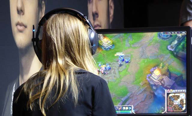 Jaki monitor dla graczy League of Legends? Sprawdź, na jakim sprzęcie grają najlepsi