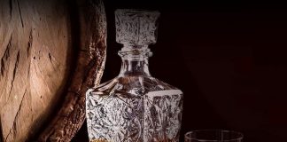 Lubisz whisky? Sprawdź jak pić ten popularny alkohol, by smakował jeszcze lepiej!