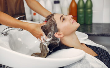 Jak wybrać szampon do zniszczonych włosów