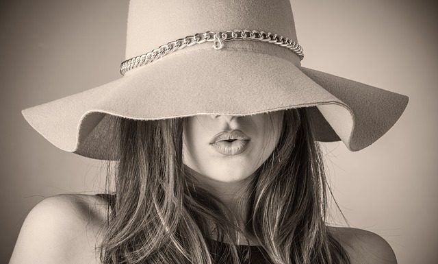 Farbowanie włosów za pomocą naturalnych środków i inne tematy