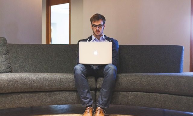 Jak znaleźć pierwszą pracę